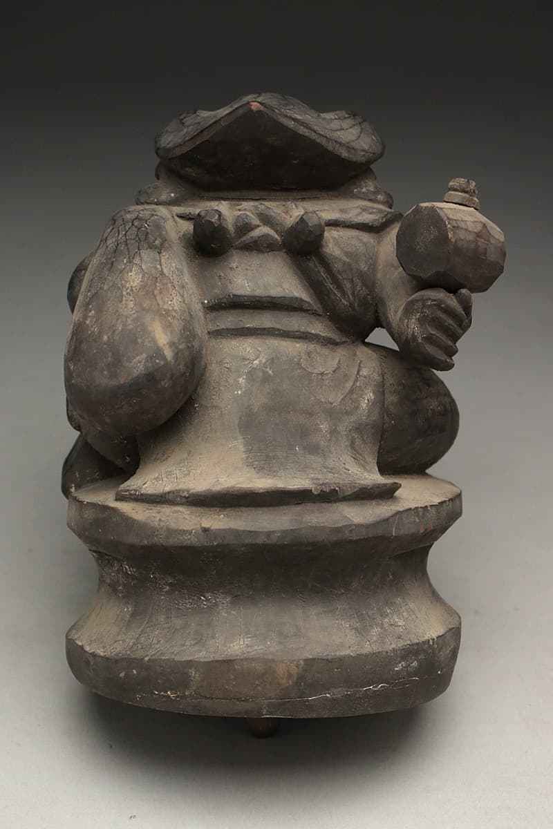 EA949 時代物 錺金具打黒内漆箔木瓜形厨子 木彫三面大黒天像 高18.7cm