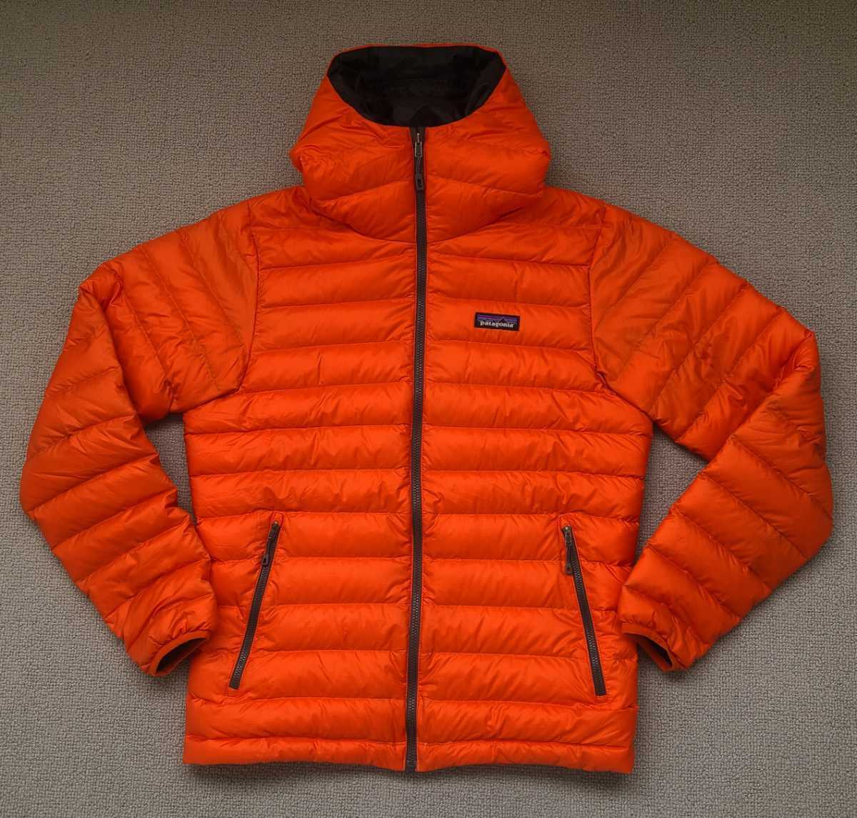 美品 patagonia パタゴニア ダウンセーター フーディー ジャケット S  