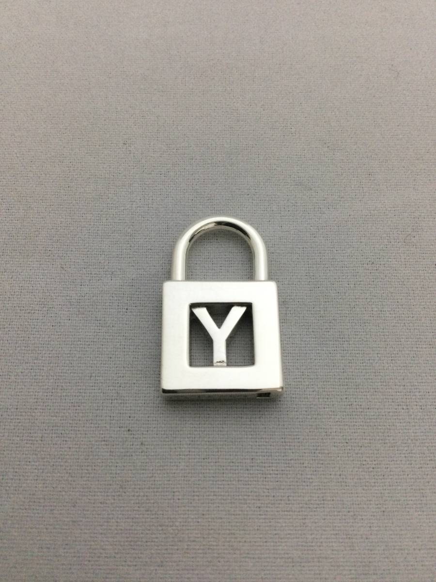 ティファニー イニシャル Y カデナロック チャーム シルバー