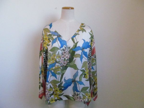 【豊富な，HOT】 47624 GRACE CONTINENTAL グレースコンチネンタル Vネック プルオーバー ブラウス 長袖 ホワイト系 花柄 36 タグ付き(Sサイズ)｜売買されたオークション情報、yahooの商品情報をアーカイブ公開 - オー Sサイズ