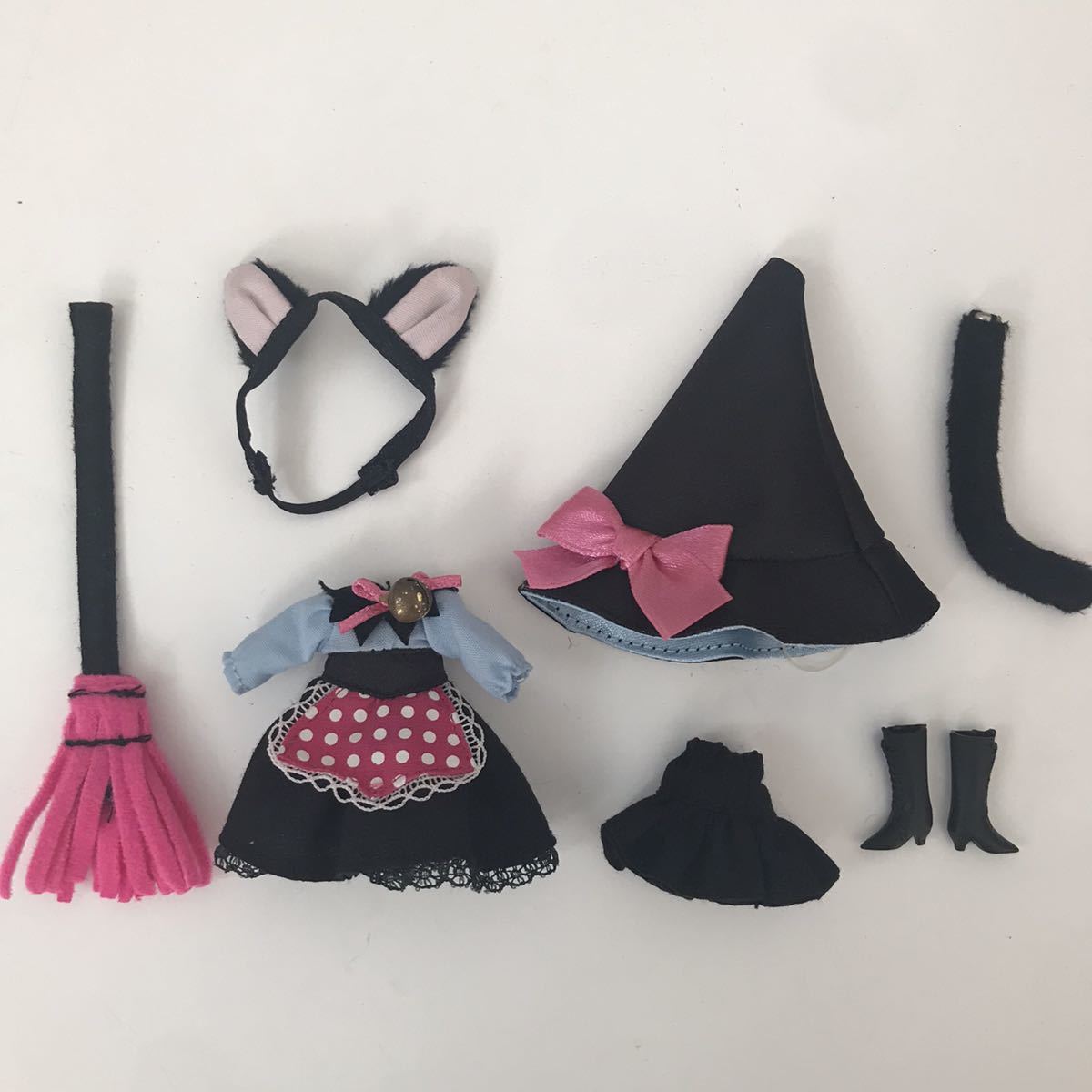 プチブライス アウトフィット スウィートスペルスカーレット デフォルト 一式 靴 ワンピース 帽子など プチブライス 売買されたオークション情報 Yahooの商品情報をアーカイブ公開 オークファン Aucfan Com