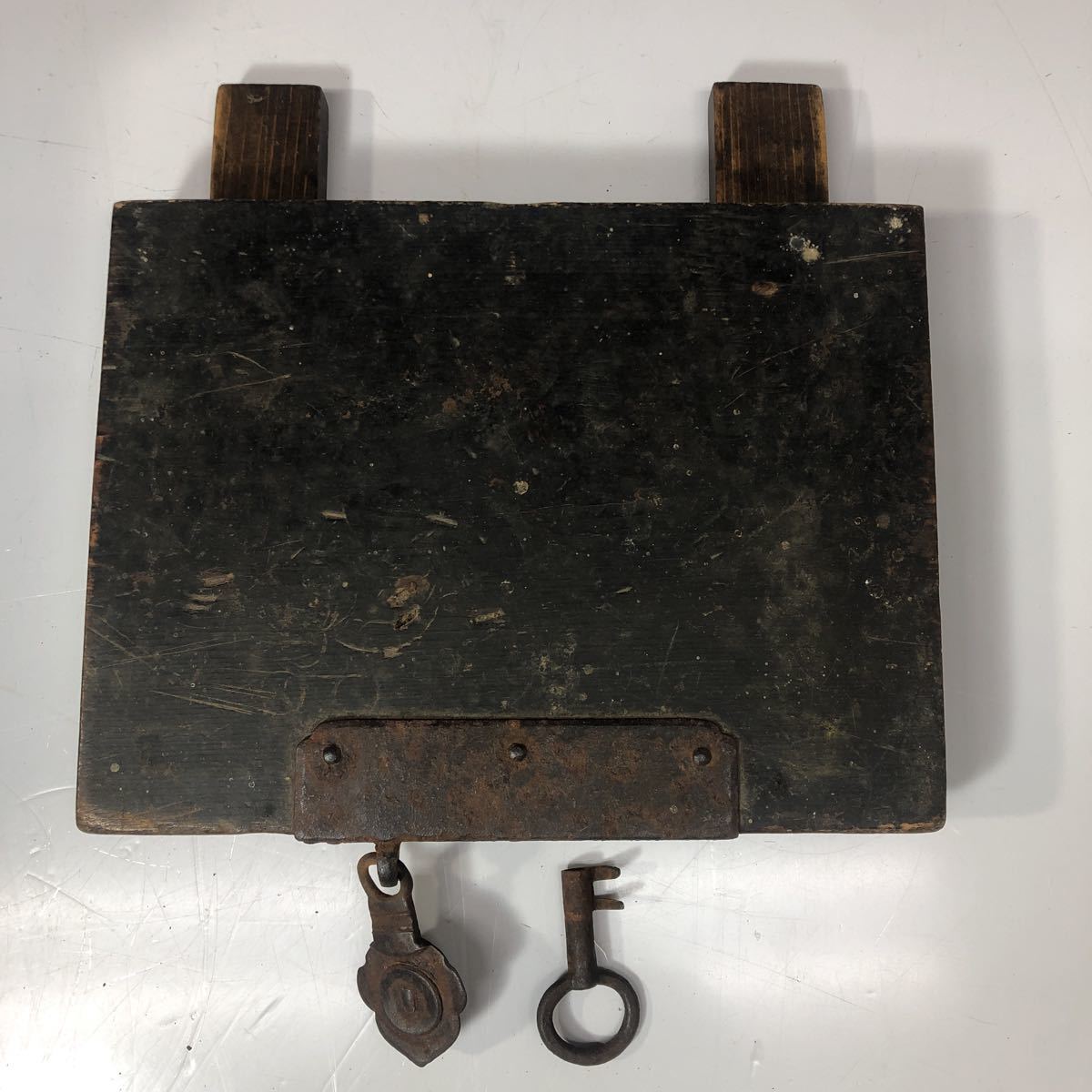 昔の貯金箱？銭函 千両箱 錠前鍵付き 【アンティーク】千両箱型貯金箱