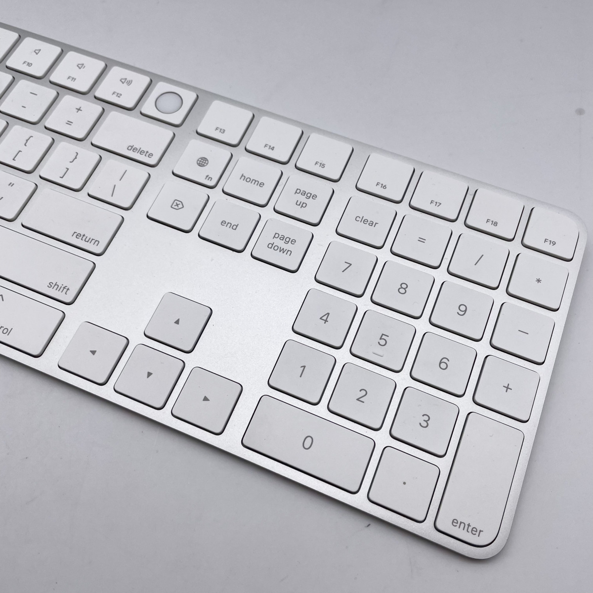 質イコー [アップル] Apple キーボード Magic Keyboard with Toudh ID 
