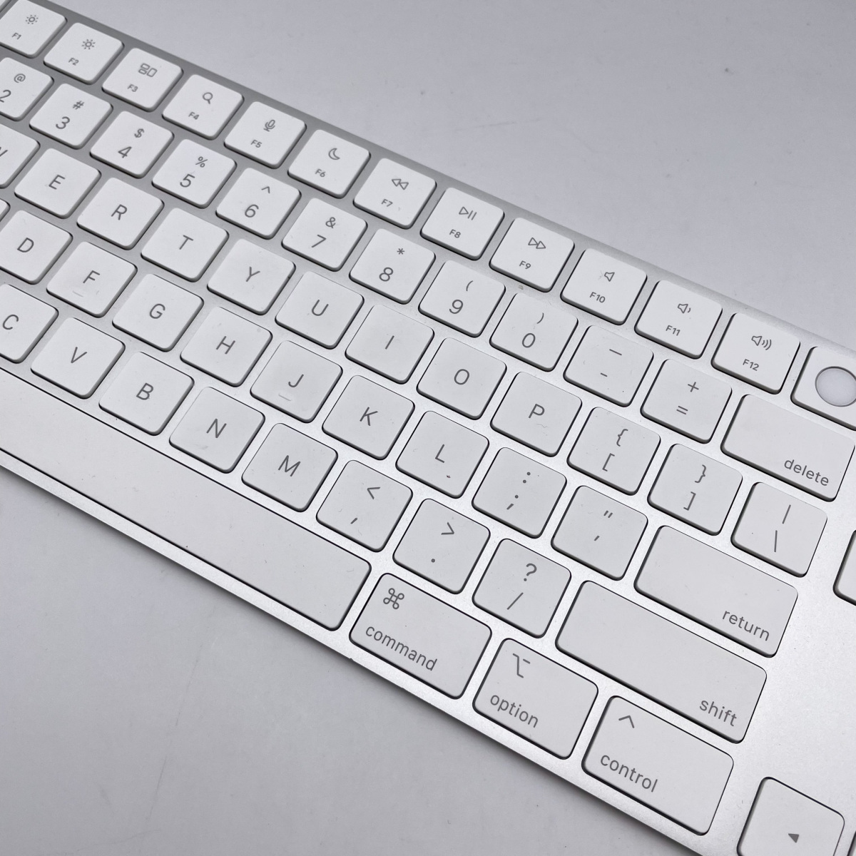 質イコー [アップル] Apple キーボード Magic Keyboard with Toudh ID 