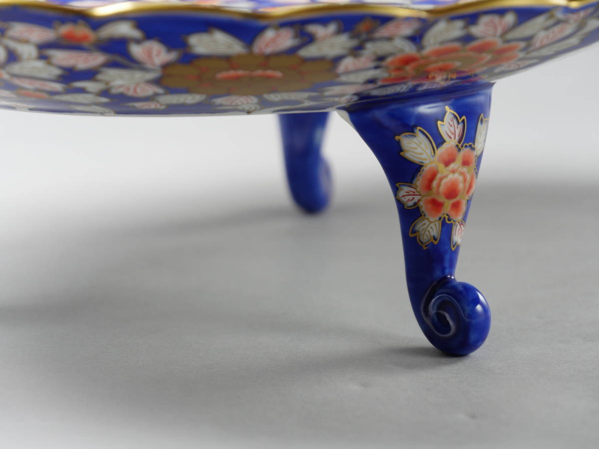 有田焼 幸楽窯 献上手古伊万里 鳳凰 三つ足 盛器 径29.5cm 中古品 幸楽窯 】 有田焼 献上手 古伊万里鳳凰 三ツ足 盛器 皿 径約30cmx高さ