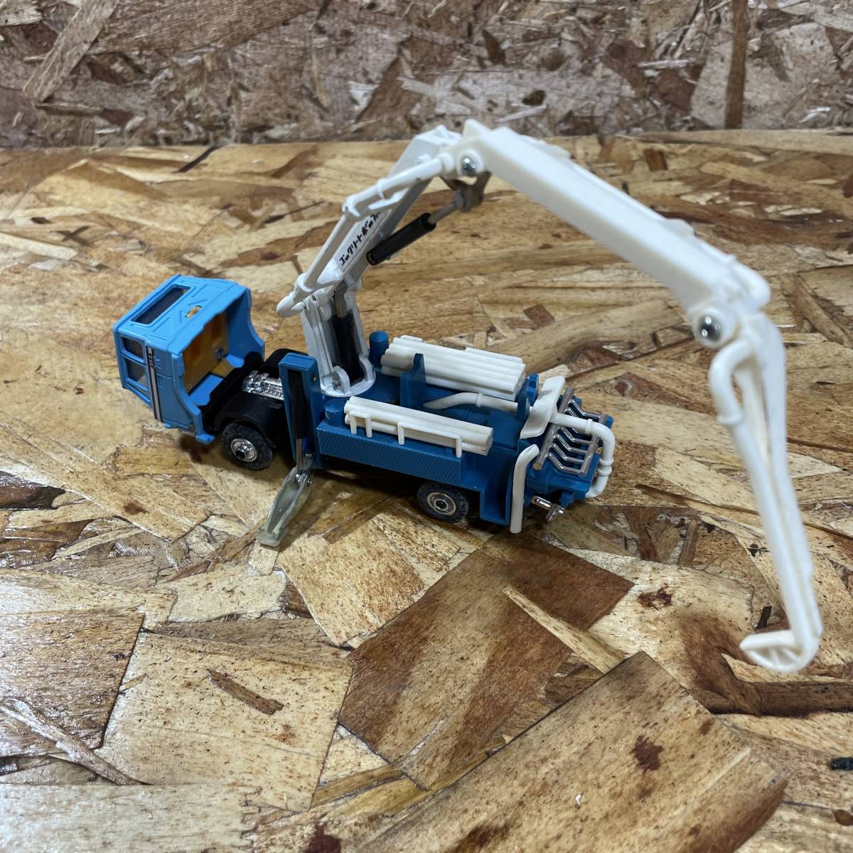 1円 当時物 ミニカー コンクリートポンプ車 Fuso 三菱 トラック ミニパワー Mini Power 車体全長12 5cm 建設車両 作業車 売買されたオークション情報 Yahooの商品情報をアーカイブ公開 オークファン Aucfan Com