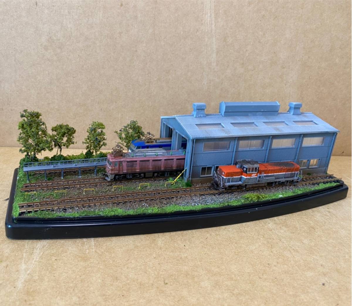 Nゲージ 鉄道ジオラマ完成品 電車庫のある風景 鉄道模型 1 150 ストラクチャー 売買されたオークション情報 Yahooの商品情報をアーカイブ公開 オークファン Aucfan Com