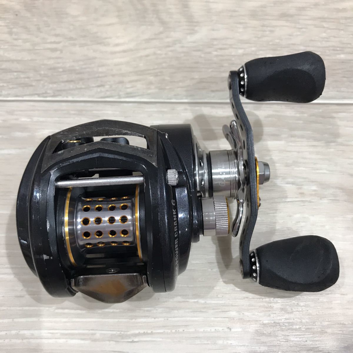 アブガルシアベイトリール/REVOパワークランク6/ギア比6.4:1 美品中古 189 D 1円〜 Abu Garcia Revo POWER CRANK 6 レボ パワー クランク 右