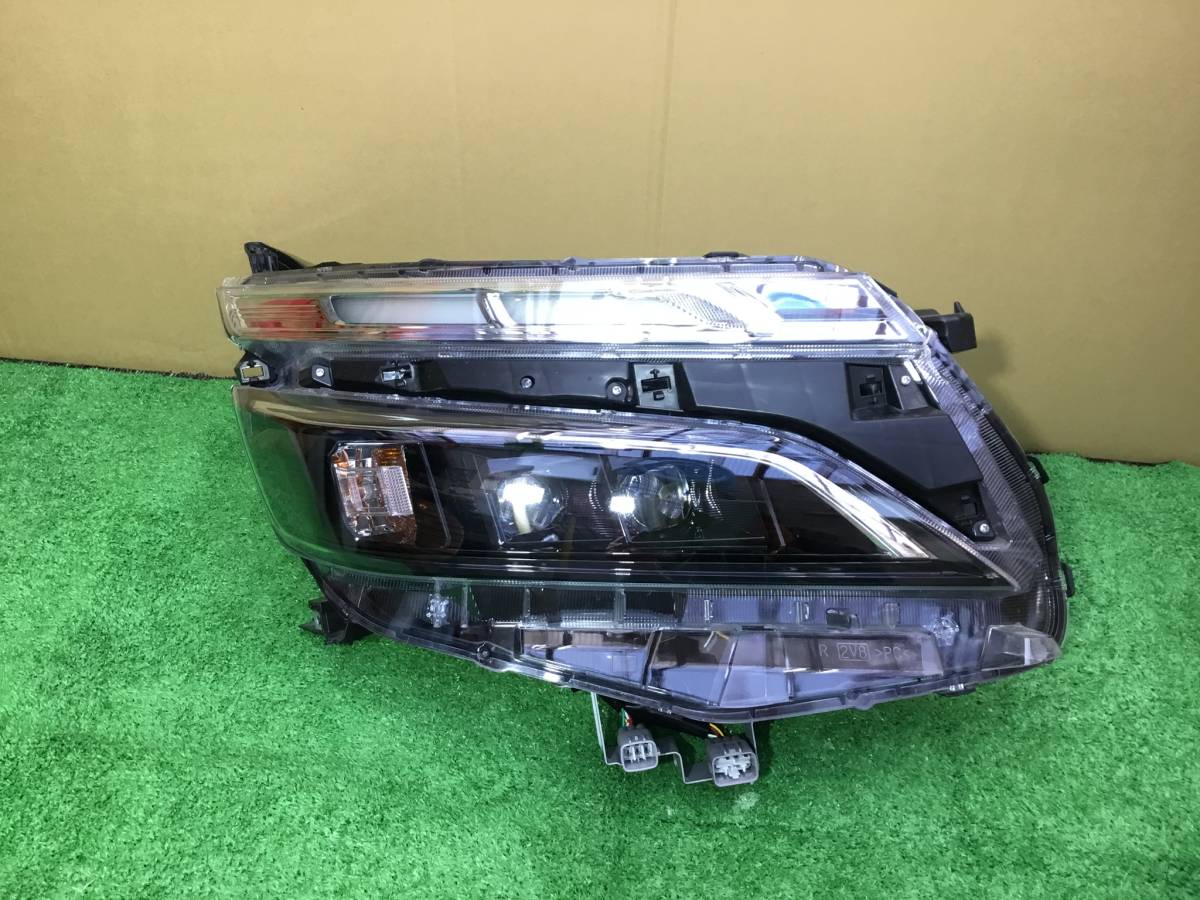 美品 ヴォクシー 後期 ヘッドランプ 右 LEDヘッドライト ZS 煌 ZRR80W