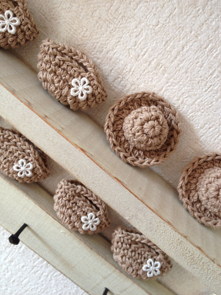 セール中☆ビタービスケットカラー☆小花付バッグ６個と帽子２個_3