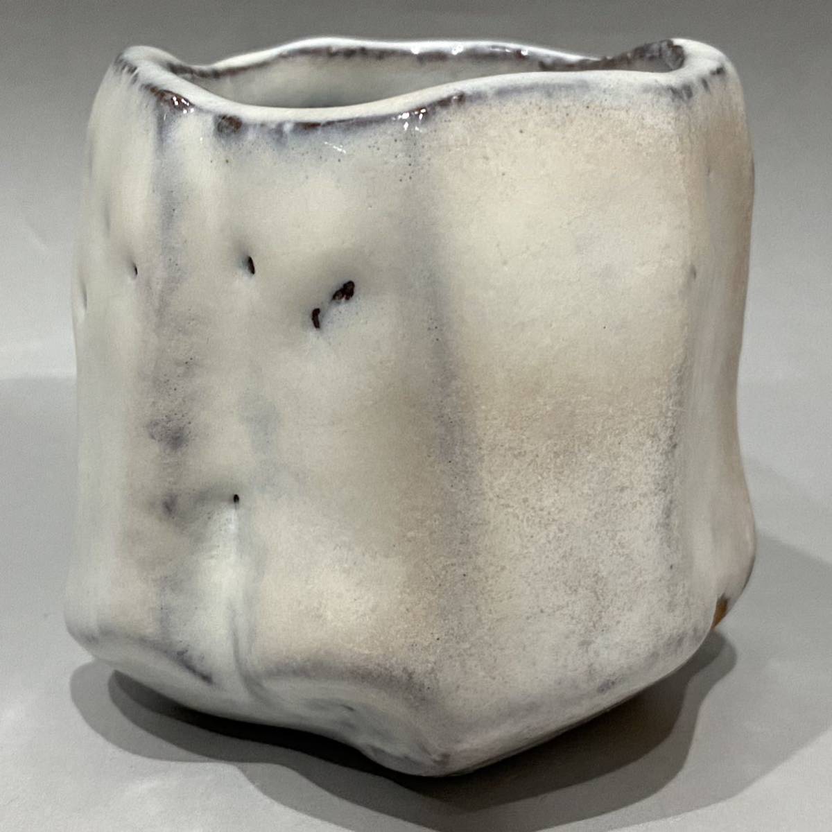 人気作】【完品】萩刳貫茶碗 兼田昌尚 萩焼 天龍窯 白釉窯変刳貫茶碗