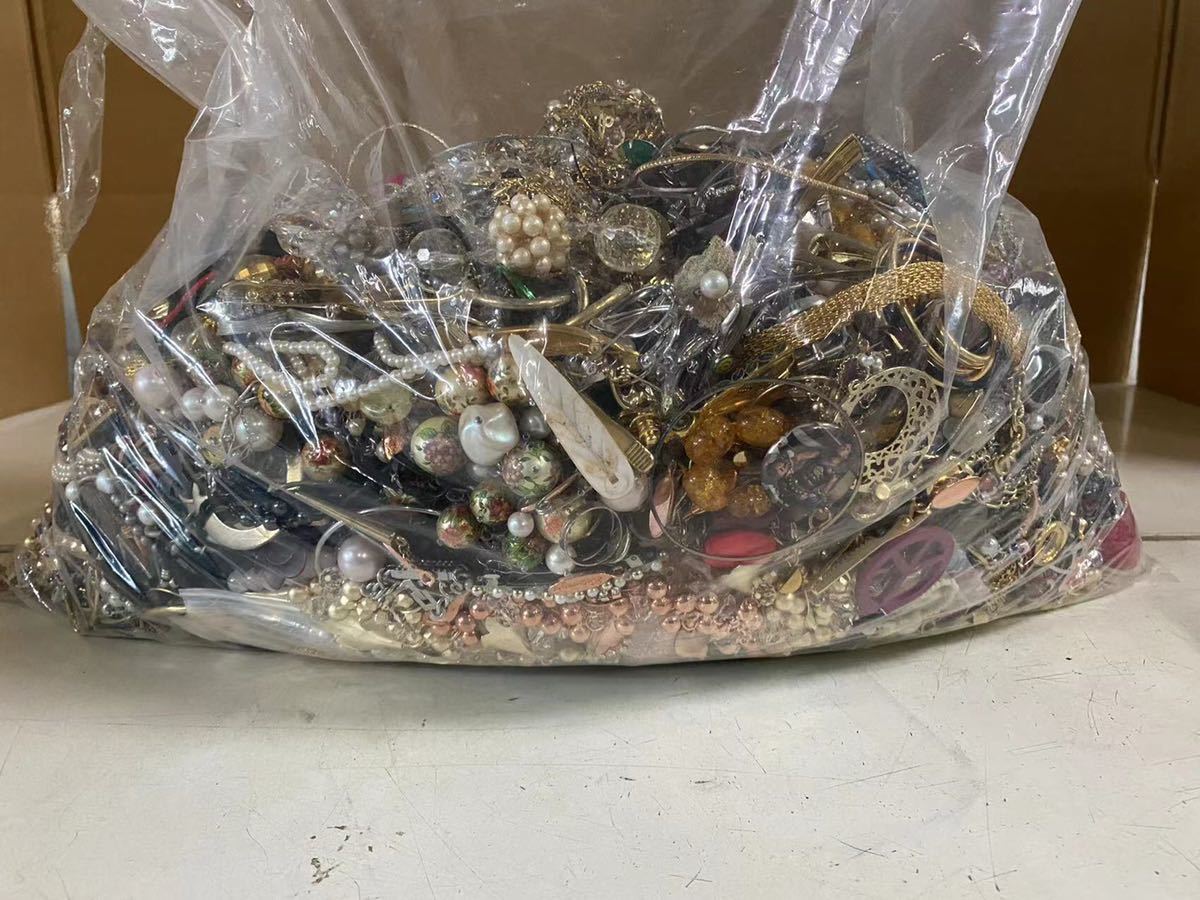 アクセサリー 大量 20kg まとめ売り ネックレスなど ジャンク（1