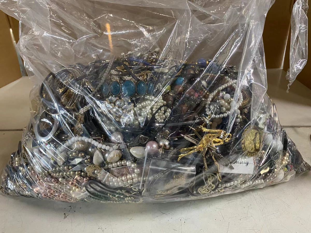 アクセサリー 大量 20kg まとめ売り ネックレスなど ジャンク（1