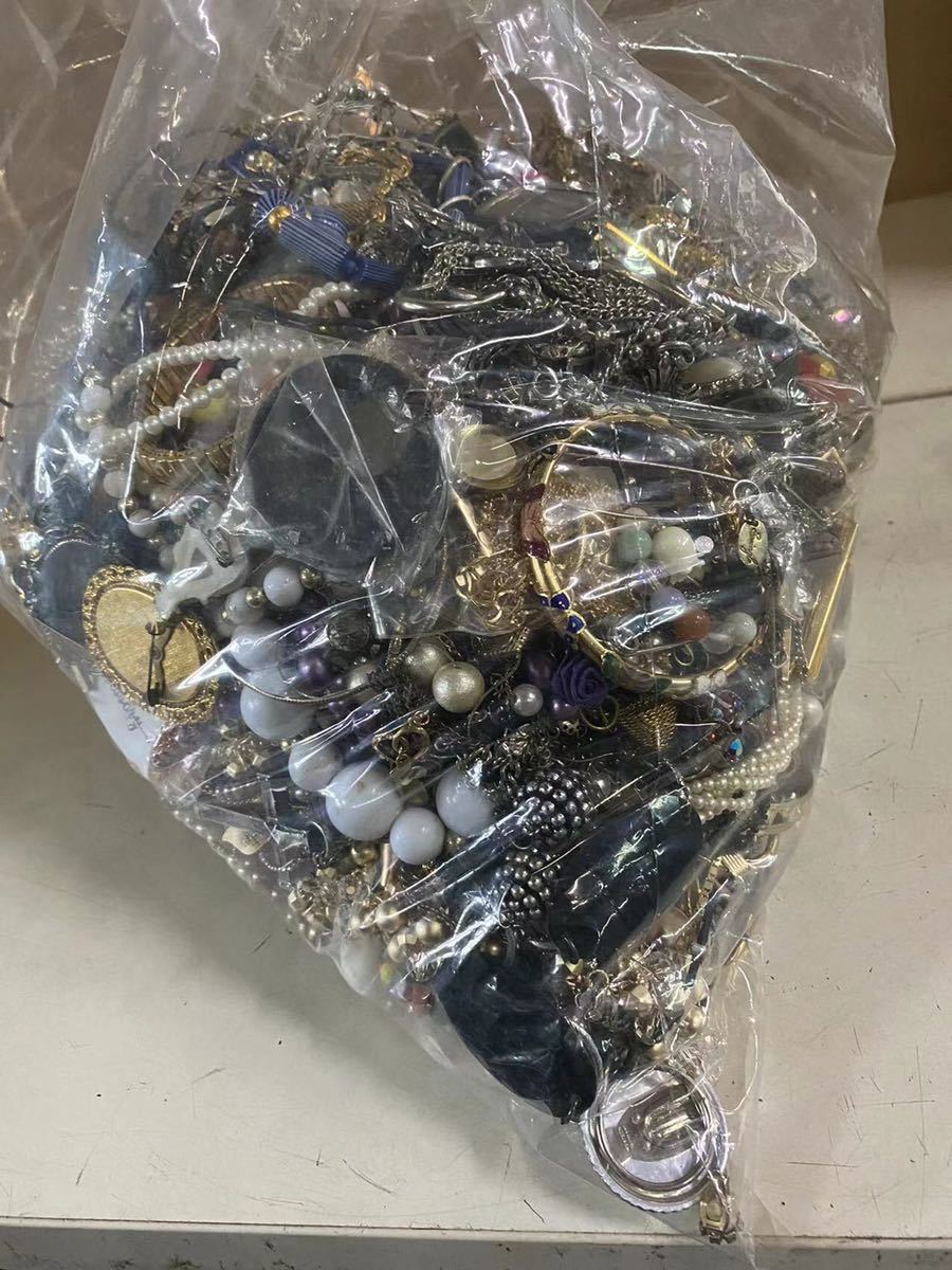 アクセサリー 大量 20kg まとめ売り ネックレスなど ジャンク（1