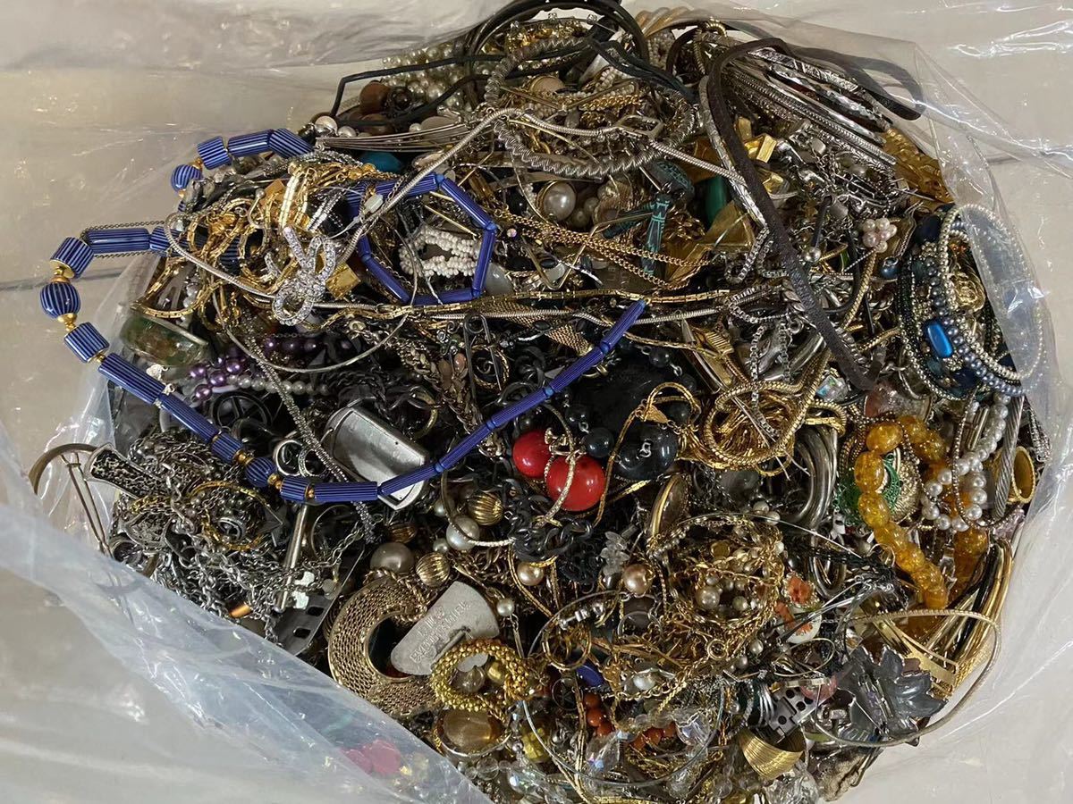アクセサリー 大量 20kg まとめ売り ネックレスなど ジャンク（1