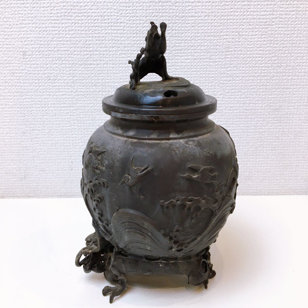高岡銅器 金工師 名工 剛信 鋳銅 茶花々入 共箱 茶道具 骨董品 美術品 中古】金工師 剛信造 高岡銅器 銅製 兎摘群鶴波浮彫龍足 共箱 香炉 蝋