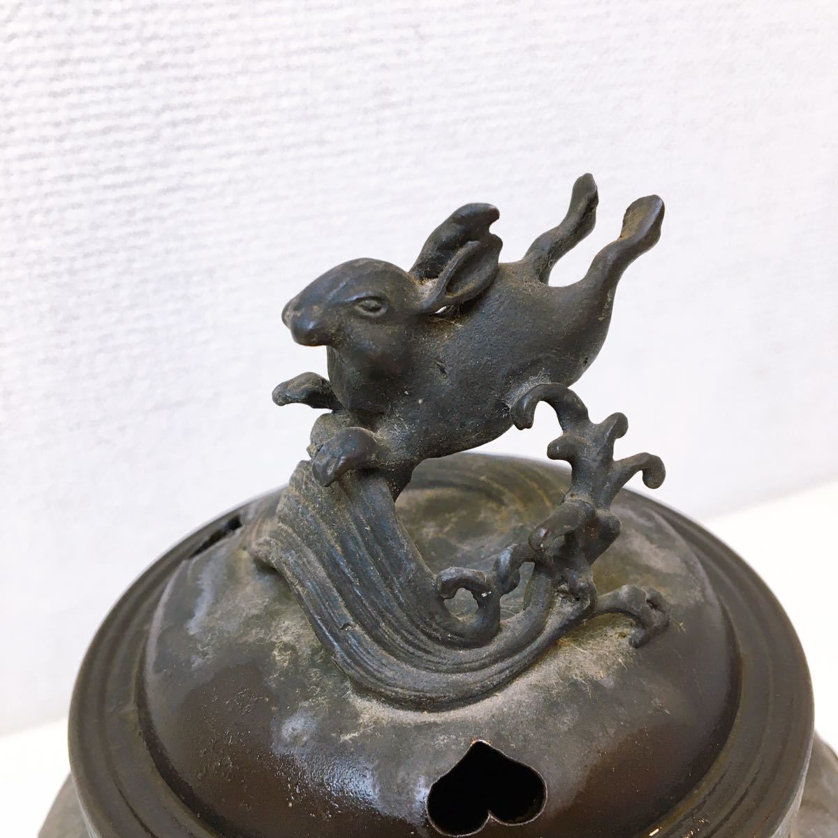 中古】金工師 剛信造 高岡銅器 銅製 兎摘群鶴波浮彫龍足 共箱 香炉 蝋