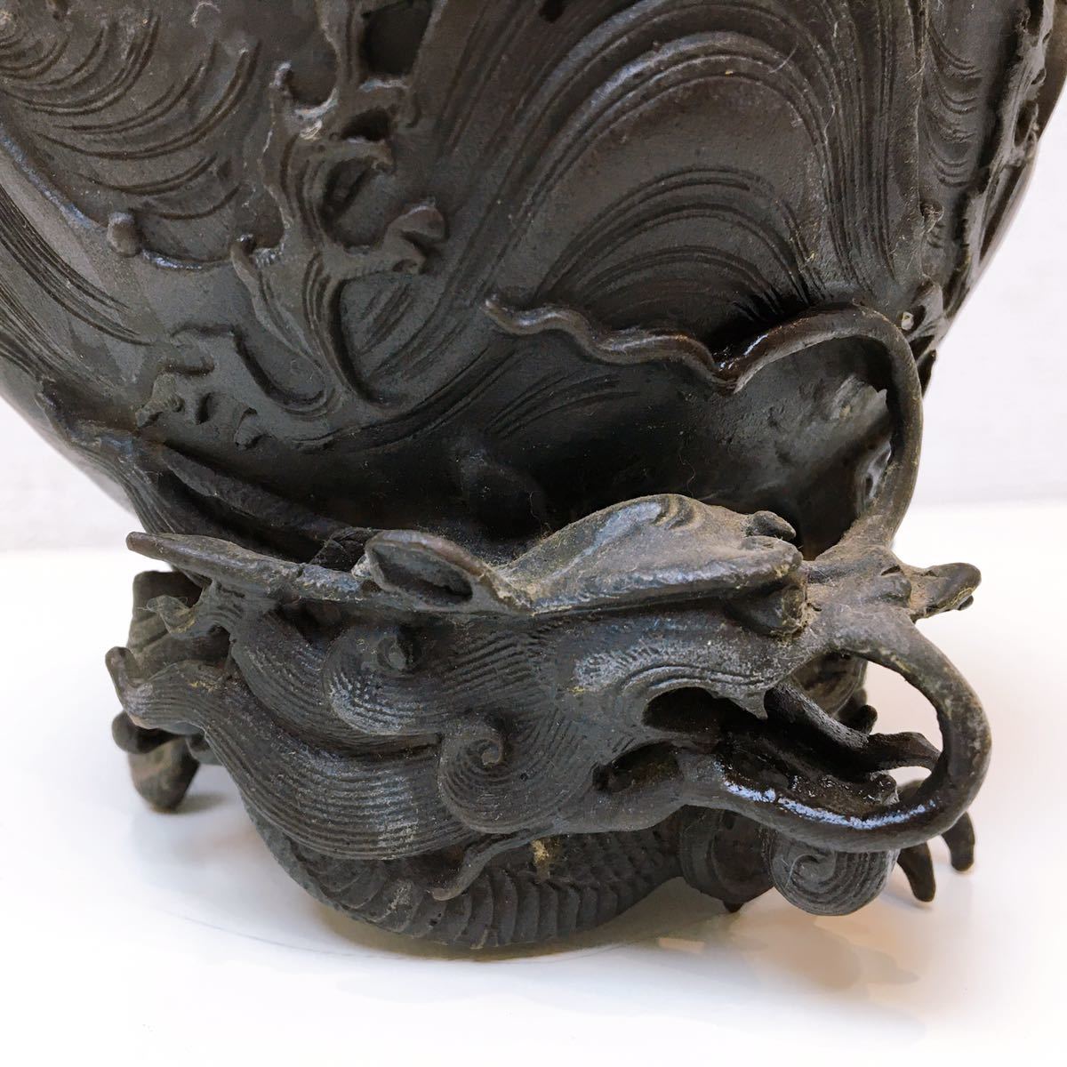 高岡銅器 金工師 名工 剛信 鋳銅 茶花々入 共箱 茶道具 骨董品 美術品 中古】金工師 剛信造 高岡銅器 銅製 兎摘群鶴波浮彫龍足 共箱 香炉 蝋