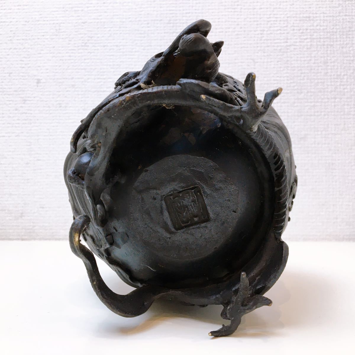中古】金工師 剛信造 高岡銅器 銅製 兎摘群鶴波浮彫龍足 共箱 香炉 蝋