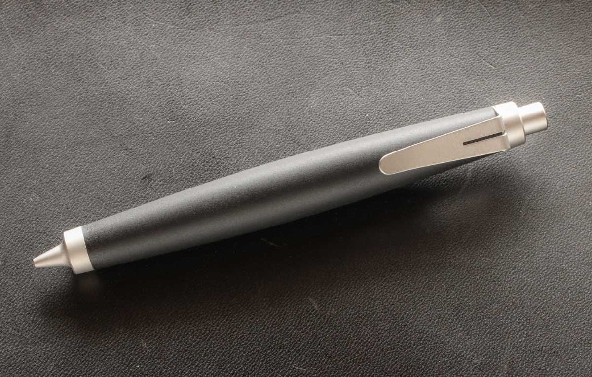 豊富な，100%新品 Pelikan ペリカン スーベレーン R405 ローラーボール