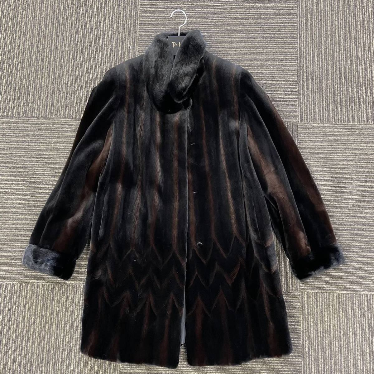SAGA MINK　Superb Quality　毛皮コート　ダークブラウン SAGA MINK サガミンク SUPERB QUALITY 毛皮 ファーコート セミロング