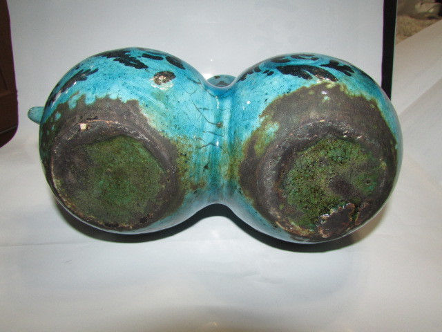 骨董市で購入・古い時代のペルシャ陶器・手描き唐草模様雌馬の変形飾壺