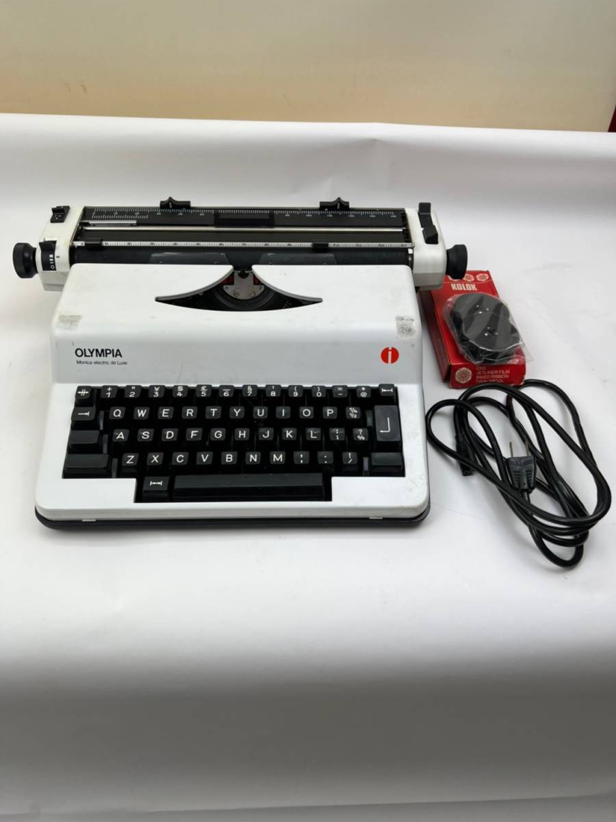 OLYMPIA INTERNATIONAL ELECTRIC TYPEWRITER WITH HARD CASE オリンピアポータブルタイプライター　MONICA ELECTRIC DELUSU