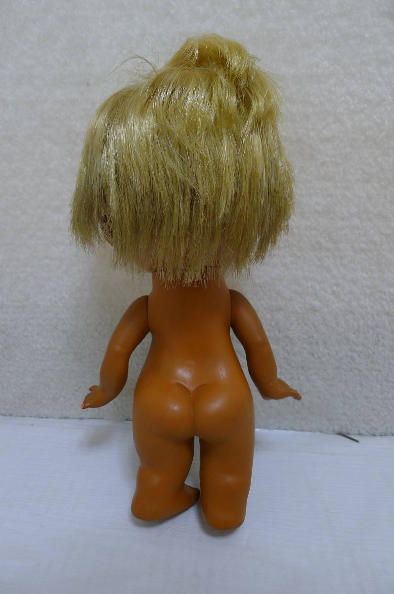 dd127 ○ 昭和レトロ セキグチ ローラちゃん 赤 人形 日焼け 褐色