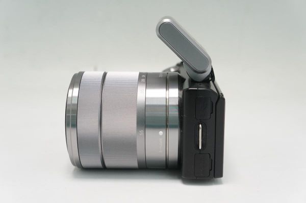 SONY ミラーレス デジタル一眼カメラ α NEX-5 レンズキット(18-55mm) 000W021 SONY α NEX-5 レンズ:SEL16F28 (ソニー) 品
