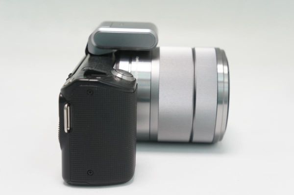 SONY ミラーレス デジタル一眼カメラ α NEX-5 レンズキット(18-55mm) 000W021 SONY α NEX-5 レンズ:SEL16F28 (ソニー) 品