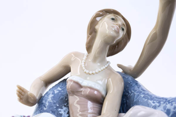 LLADRO リヤドロ 花の帽子の女性二人 フィギュリン 陶器 置物 人形
