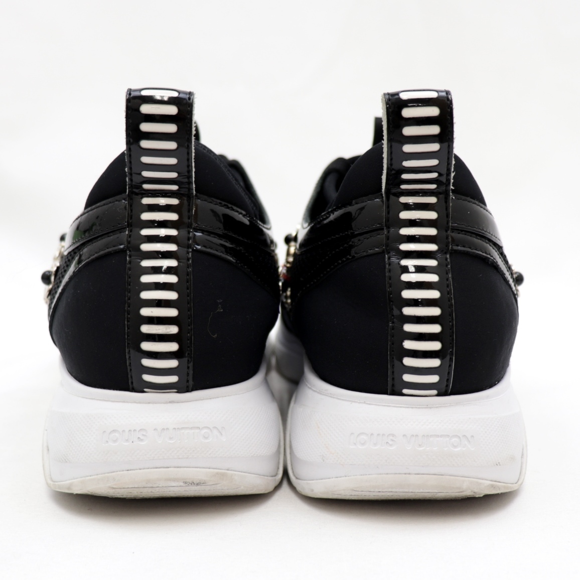 ルイヴィトン 15年製 ローカットスニーカー レディース 黒 39 ビジュー スパンコール装飾 レースアップ シューズ Louis Vuitton 女性用 売買されたオークション情報 Yahooの商品情報をアーカイブ公開 オークファン Aucfan Com