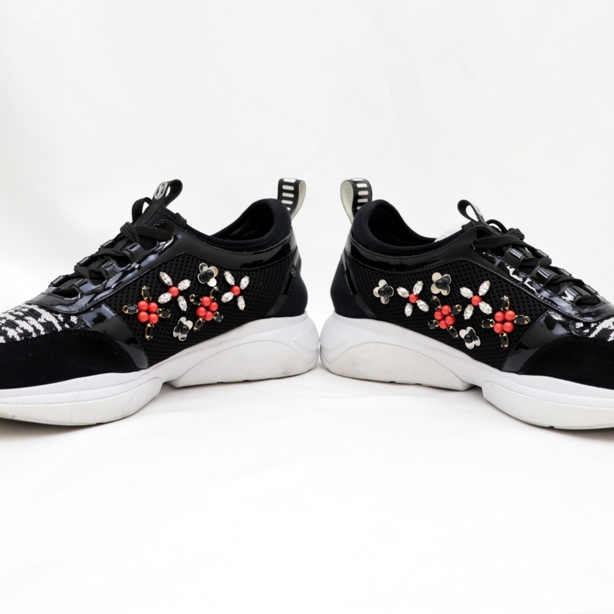 ルイヴィトン 15年製 ローカットスニーカー レディース 黒 39 ビジュー スパンコール装飾 レースアップ シューズ Louis Vuitton 女性用 売買されたオークション情報 Yahooの商品情報をアーカイブ公開 オークファン Aucfan Com