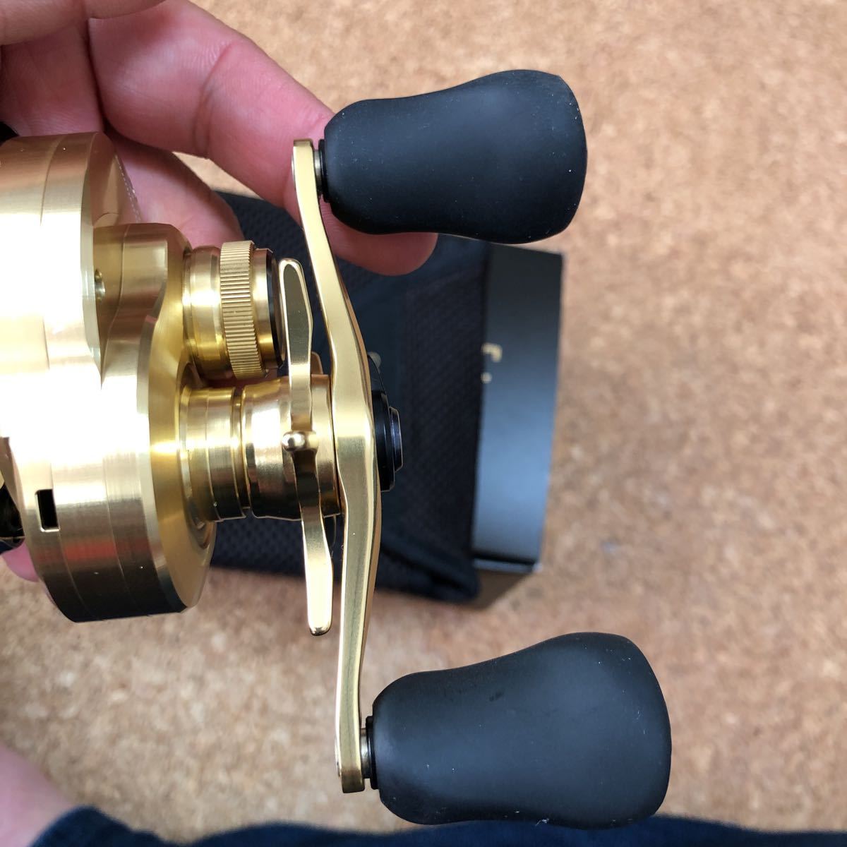 極美品】試用1回 シマノ 21 カルカッタコンクエスト 200 SHIMANO