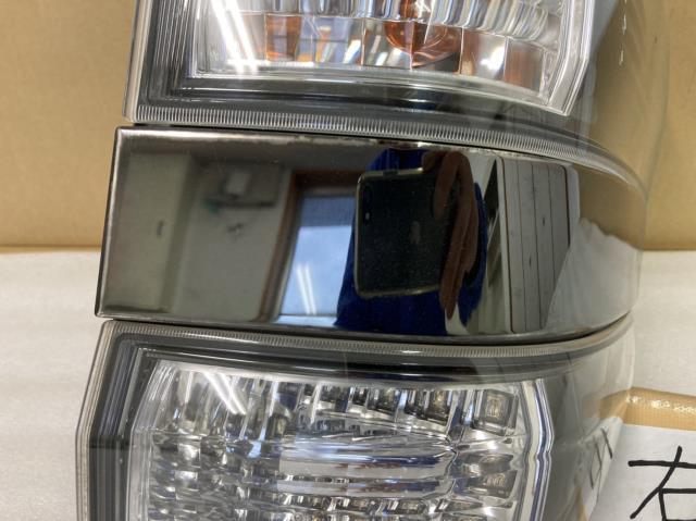 ジャンク品 ヴェルファイア DBA-ANH20W 右テールランプ コイト 58-29