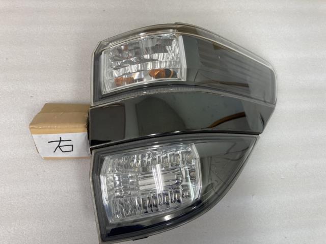 ジャンク品 ヴェルファイア DBA-ANH20W 右テールランプ コイト 58-29