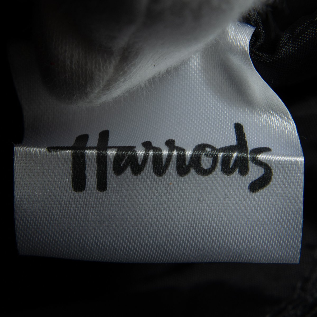 メール便 Harrods ハロッズ トートバッグ サブバッグ ハンドバッグ 犬 Dog ブランドロゴ Pvc ビニール 軽量 イギリス 英国 黒 白 ビニール製 売買されたオークション情報 Yahooの商品情報をアーカイブ公開 オークファン Aucfan Com