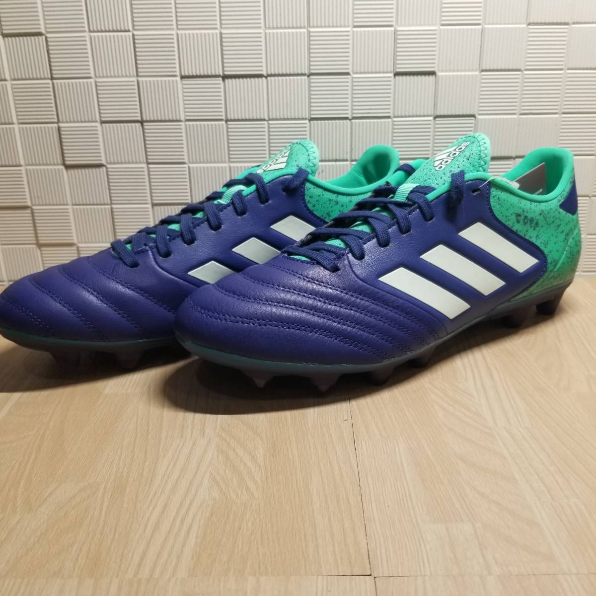 送料無料・新品未使用！！アディダス adidas サッカーシューズ