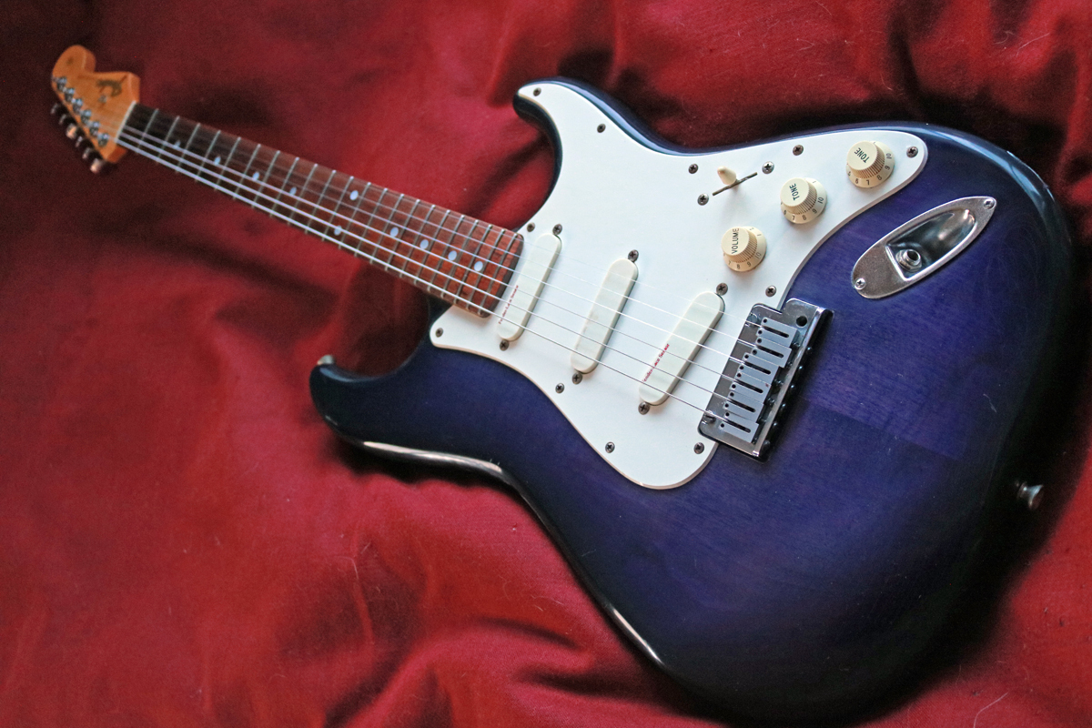 Fenderジャパンのレースセンサー搭載ストラト （Fender Japan】STR  