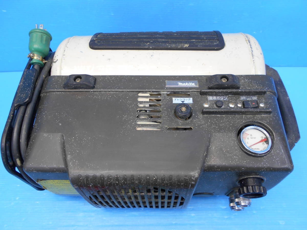 マキタエアーコンプレッサー　AC7011　50Hz　動作確認済み マキタ エアコンプレッサ 動作確認済み☆makita 77☆マキタ エアコンプレッサー とホースとエアガンの