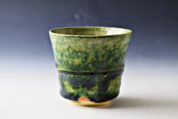 値下げしました　岡部嶺男　織部　ぐい呑 岡部嶺男 青織部ぐい呑 | 銀座 黒田陶苑