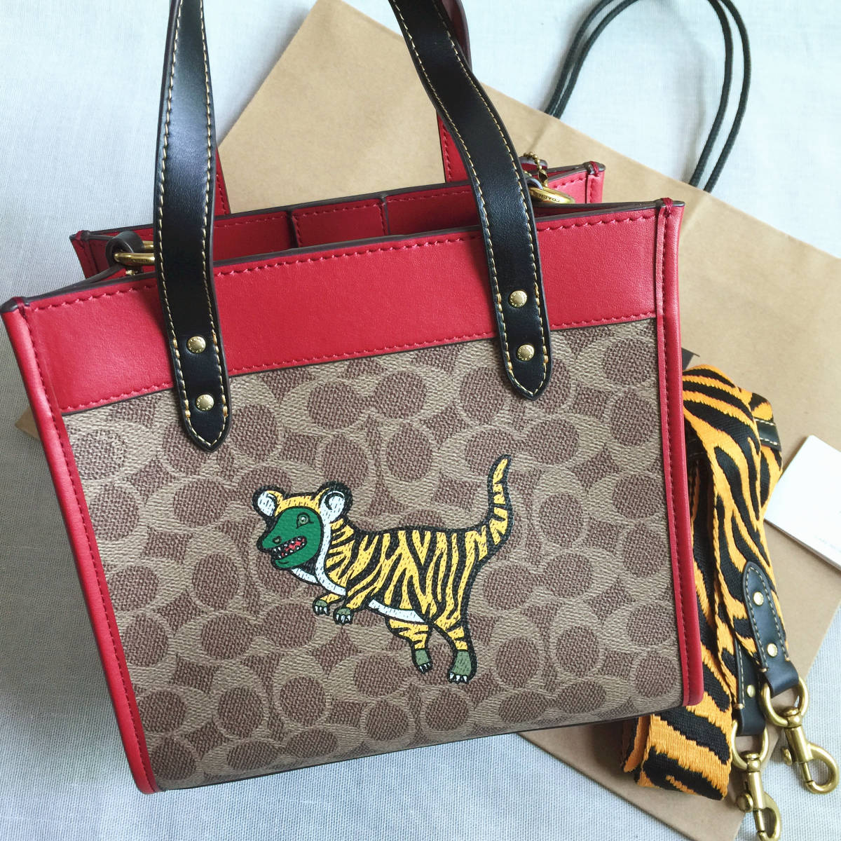 ◆新品◆COACHバッグ C7767 ハンドバッグ 2WAYバッグ レキシー ショルダーバッグ フィールド トート 22 トートバッグ レキシー ハンドバッグ 2WAY CC437 B4&frasl;BK 2WAYショルダー