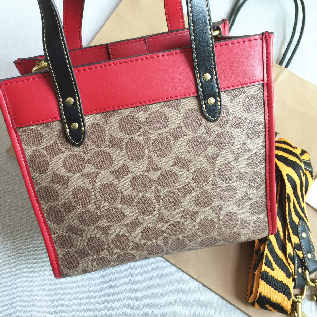 ◆新品◆COACHバッグ C7767 ハンドバッグ 2WAYバッグ レキシー ショルダーバッグ フィールド トート 22 トートバッグ レキシー ハンドバッグ 2WAY CC437 B4&frasl;BK 2WAYショルダー