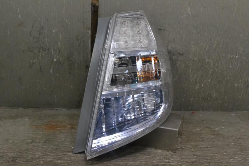限定セール，お買い得 フィット ハイブリッド 前期 GP1 GP4 純正 スタンレー 良品 右テールランプ LED全点灯OK P9883 / 33500-TF0-J71 K057892(テールライト)｜売買されたオークション情報、yahooの商品情報をアーカイブ公開 - ホンダ用