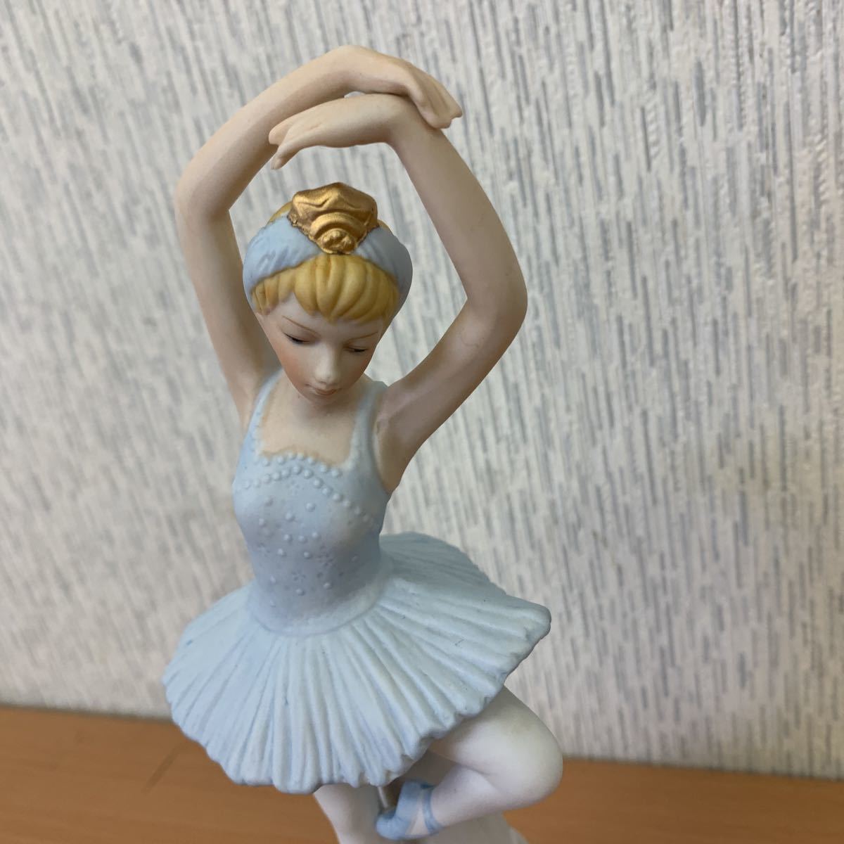 バレリーナ 人形 置物 陶器製 インテリア 高さ22 5cm 洋風 売買されたオークション情報 Yahooの商品情報をアーカイブ公開 オークファン Aucfan Com