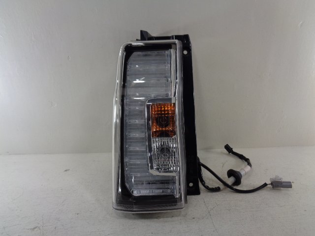  22S183 タントカスタム 左テールランプ LED 20516L(テールライト)｜売買されたオークション情報、yahooの商品情報をアーカイブ公開 - オークファン ダイハツ用