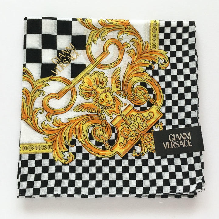 【新作入荷，高品質】 ヴェルサーチ / GIANNI VERSACE ハンカチ 金色装飾柄 透かし入り白黒チェッカー模様生地 5346(その他)｜売買されたオークション情報、yahooの商品情報をアーカイブ公開 - オークファン 服飾小物