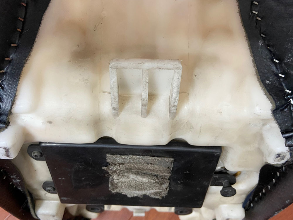 送料込み】GPz900R用シート アンコ抜き 張替してあります】