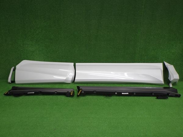 17311 モデリスタ カローラクロス ZVG11/ZVG15/ZSG10 右サイドスカート 