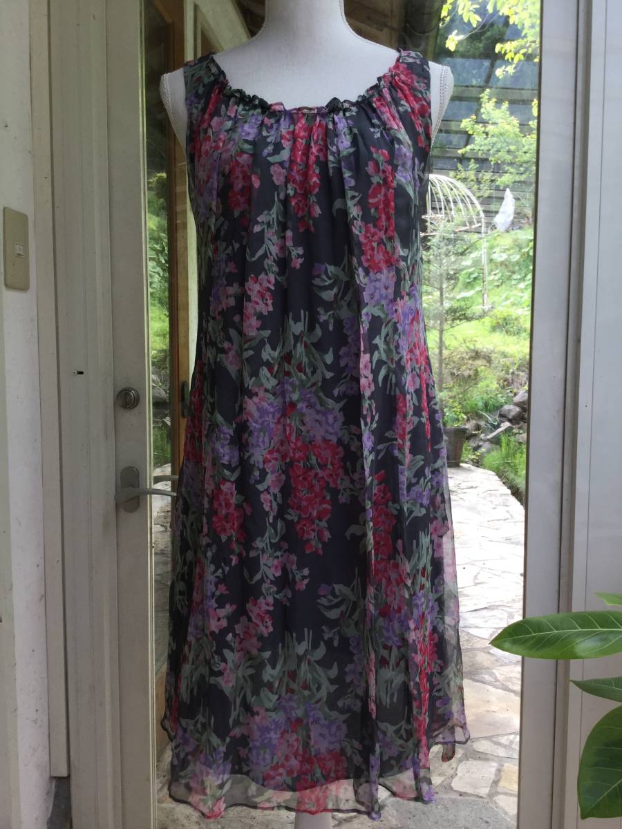 ローラアシュレイ グレー地ピンク薄紫花柄シフォンワンピース１１号 ワンピース 売買されたオークション情報 Yahooの商品情報をアーカイブ公開 オークファン Aucfan Com